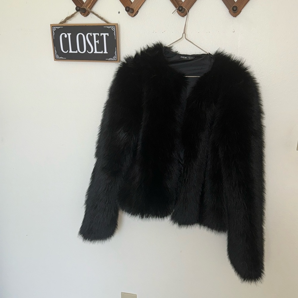 Faux Fur Jacket 🖤